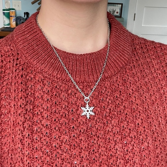 ❄️snowflake necklace❄️ - Picture 2 of 3